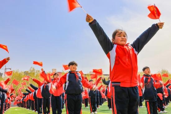 万国数据盘中异动 股价大跌5.10%